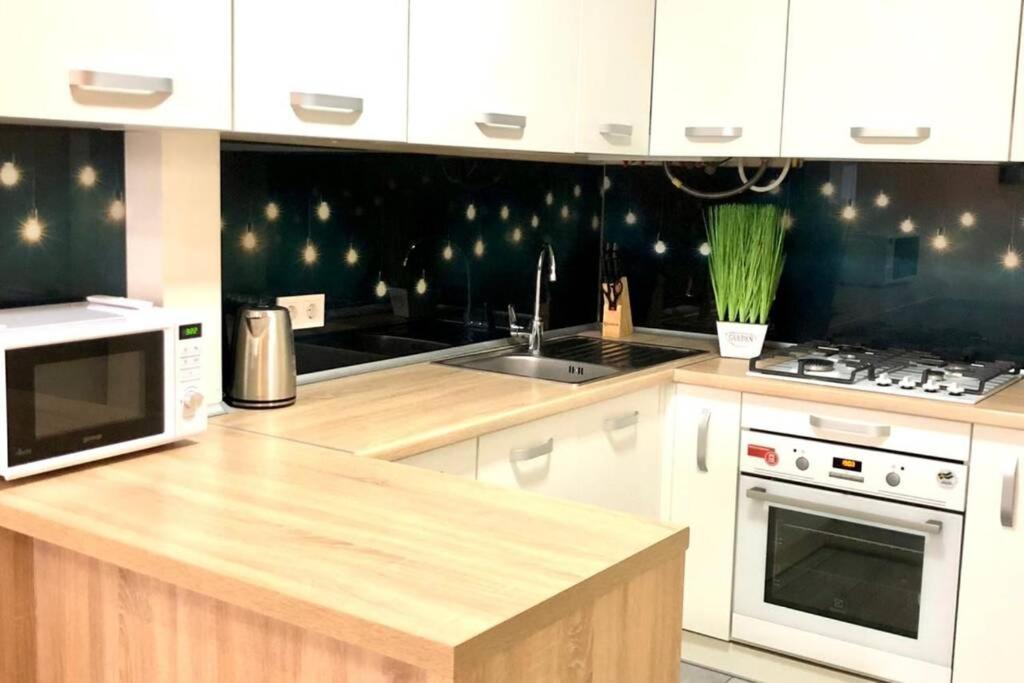 Новобудова Місто Трав, Р-Н Вікторії Гарденс Apartment Lviv Ngoại thất bức ảnh